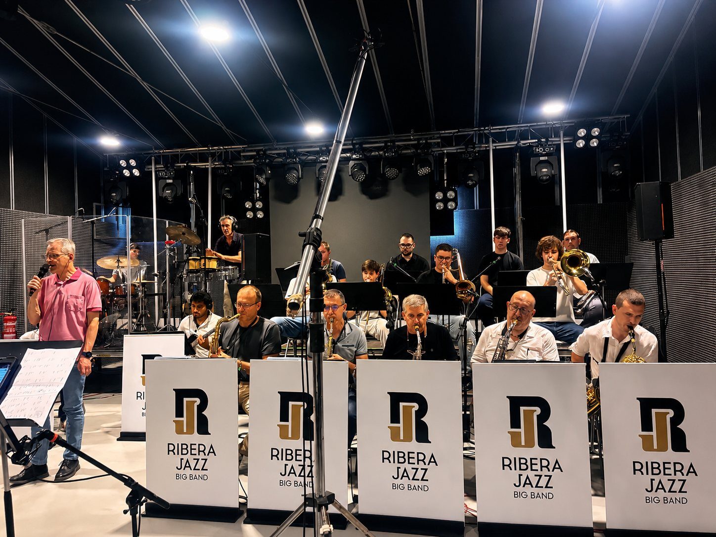 La Ribera Jazz Big Band durante un ensayo